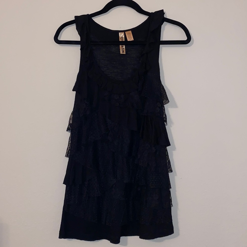 Eyeshadow brand. Medium. Black